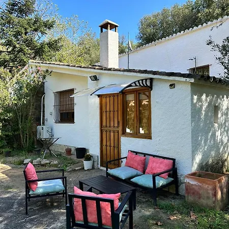Hidden Garden Haven For 7 People Casa de Férias *