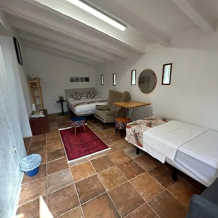 Hidden Garden Haven For 7 People Casa de Férias